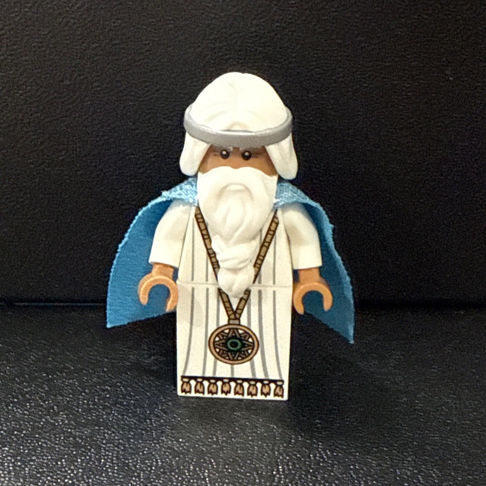 The Lego Movie Exclusive Vitruvius w/ Medallion Black Eyes and Pupils TLM071
